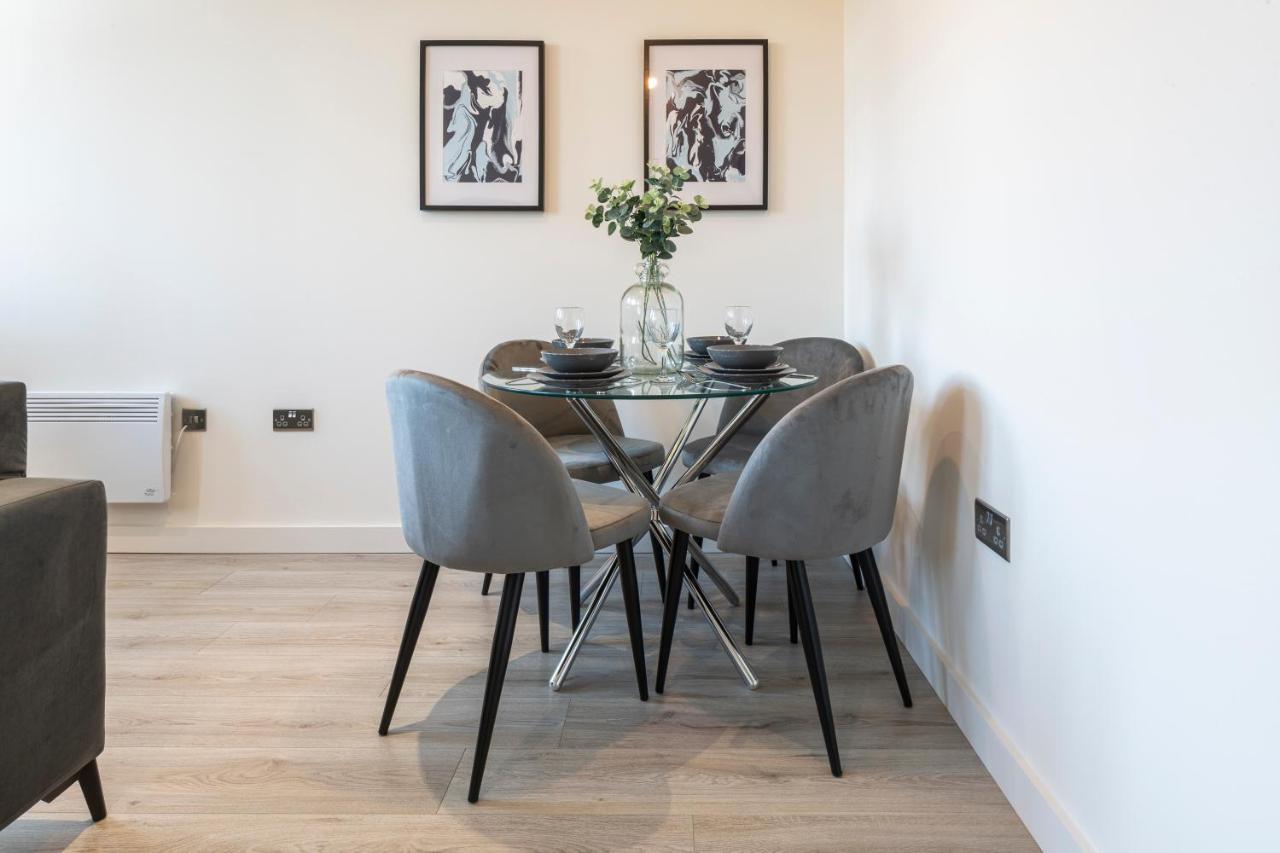 Stylish 2 Bed Apartment Close To City Bradford  Exterior photo