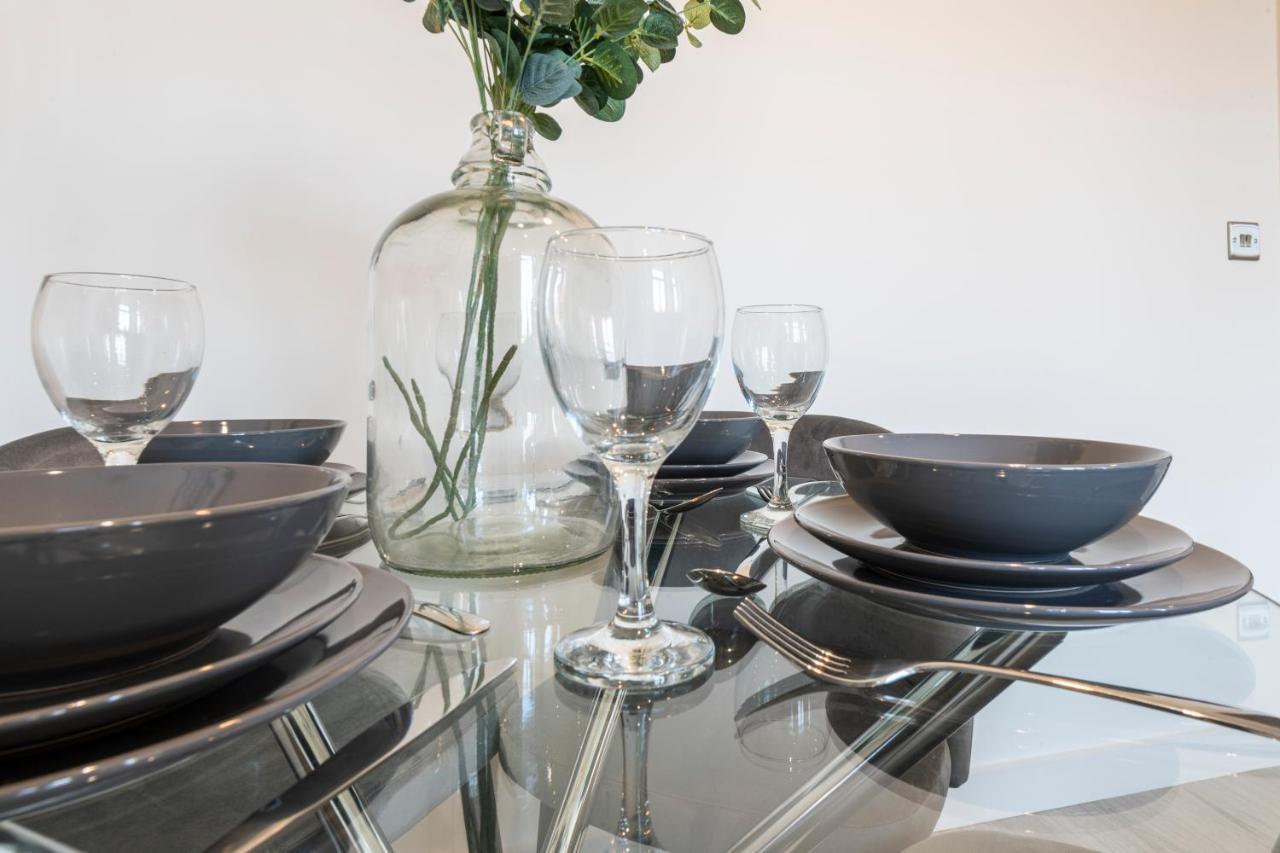 Stylish 2 Bed Apartment Close To City Bradford  Exterior photo