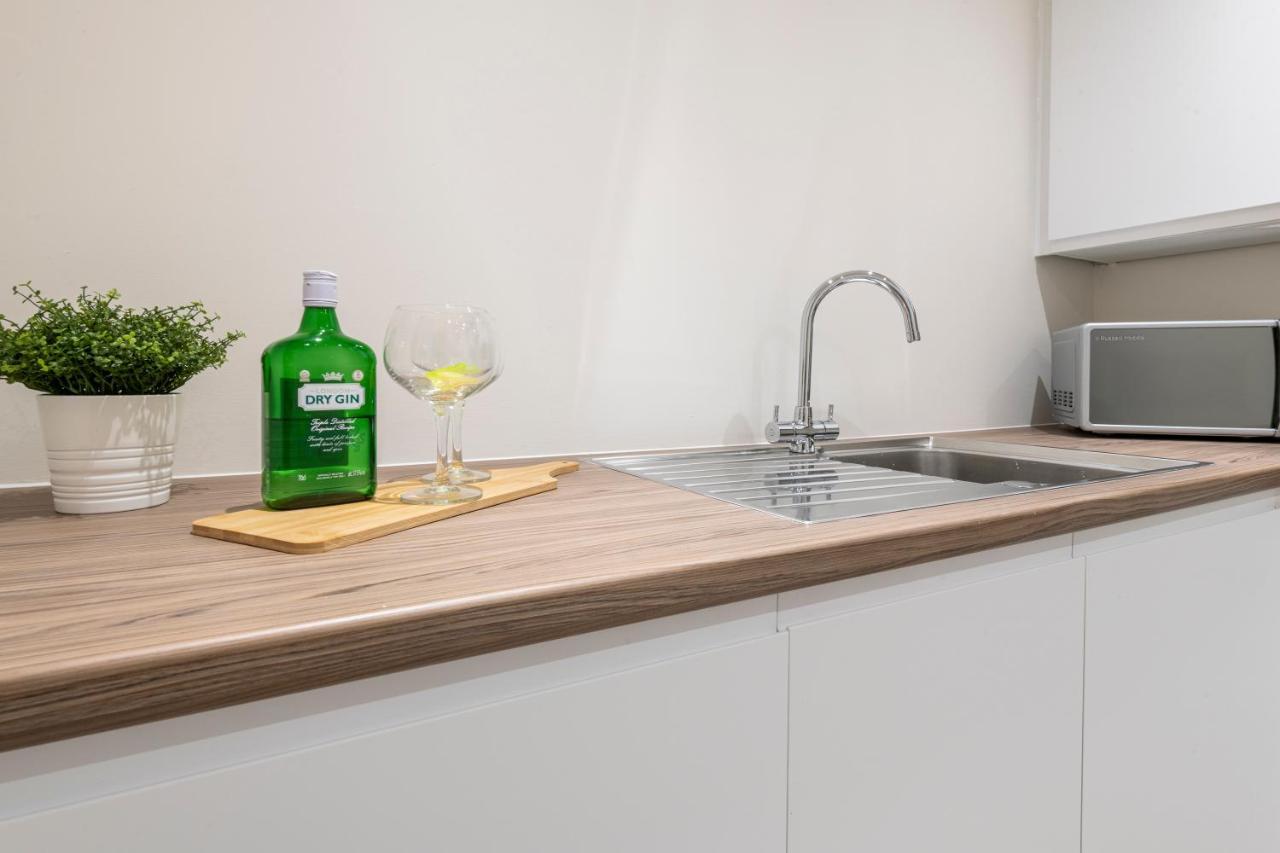 Stylish 2 Bed Apartment Close To City Bradford  Exterior photo