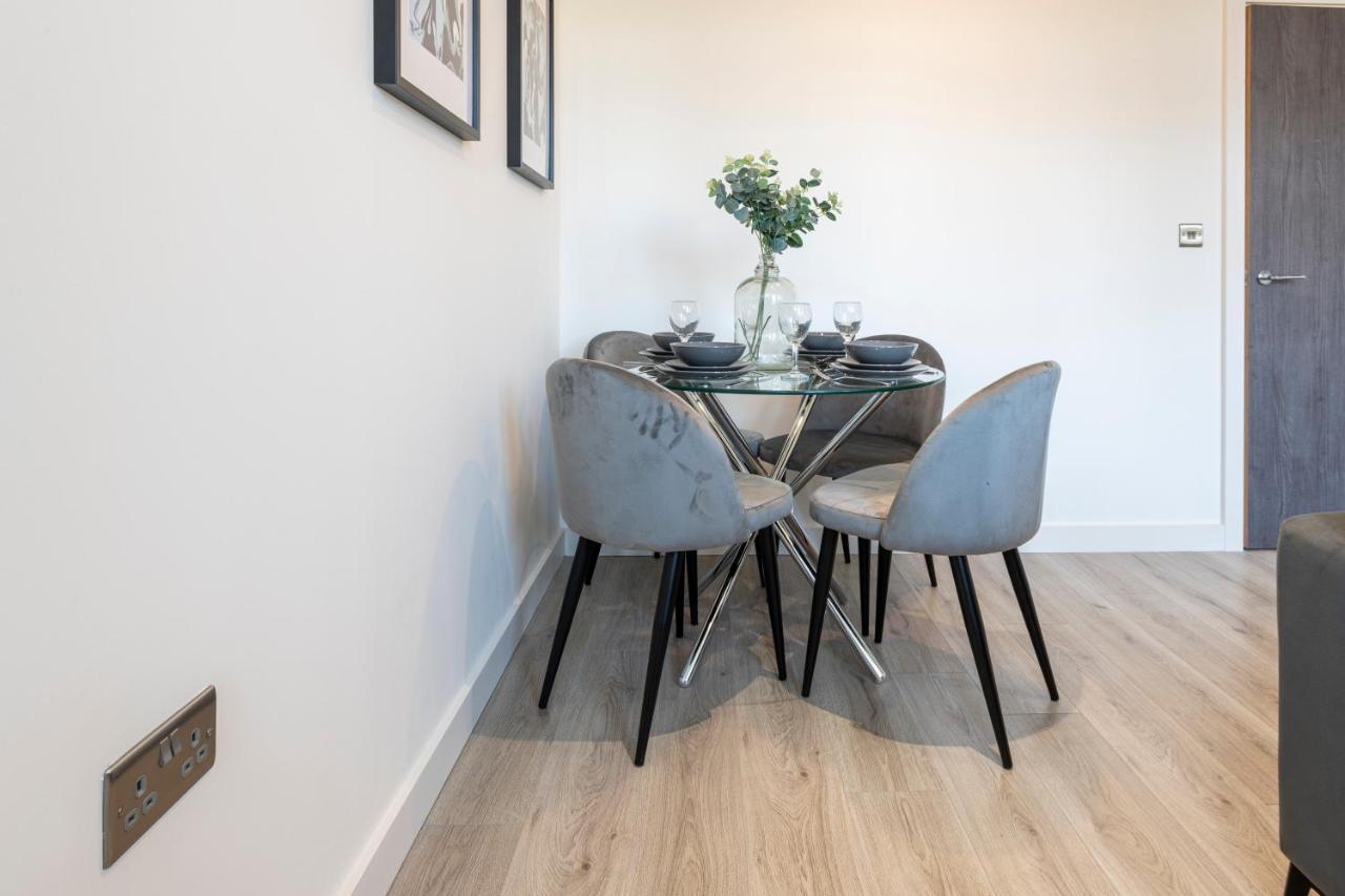 Stylish 2 Bed Apartment Close To City Bradford  Exterior photo